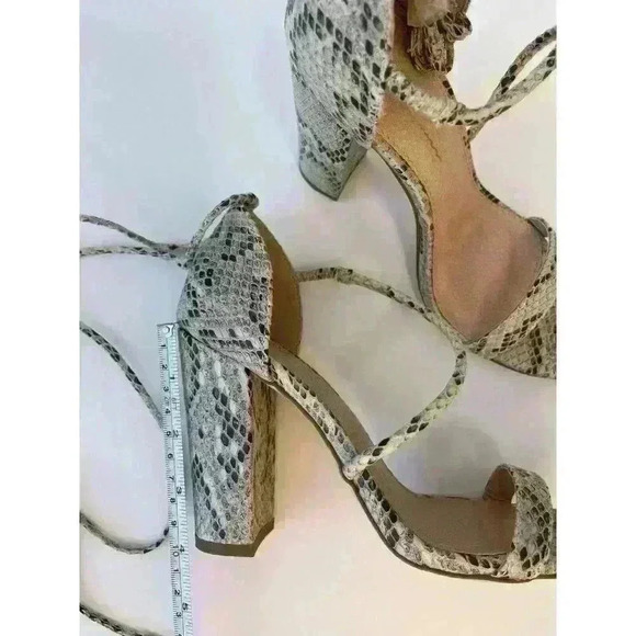 Hich Heels Sandals lace up / Size US 6.5/ print - Picture 6 of 7